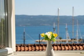 Apartment KATE only 10 meter from beach near SPLIT